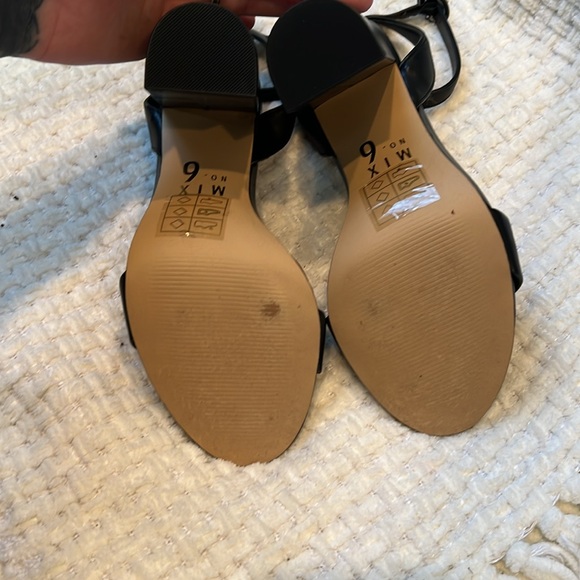 Black heels - Picture 4 of 4